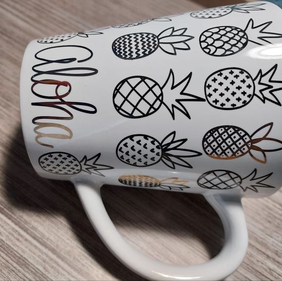 Pineapple Sunday Hawaii Aloha Gold Stoneware Mug - Picture 4 of 8